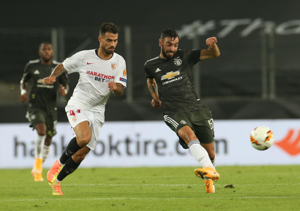 COLOGNE, GERMANY - AUGUST 16: Bruno Fernandes of Manchester United in action with Suso of Sevilla during the UEFA Europa League Semi Final between Sevilla and Manchester United at RheinEnergieStadion on August 16, 2020 in Cologne, Germany. (Photo by Matthew Peters/Manchester United via Getty Images)