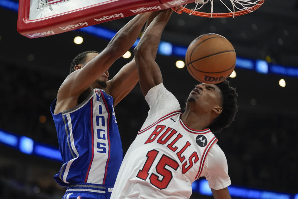 Sacramento Kings forward Keegan Murray, left, dunks on Chicago Bulls forward Julian Phillips during the first half of an NBA basketball game Saturday, Feb. 3, 2024, in Chicago. (AP Photo/Erin Hooley)