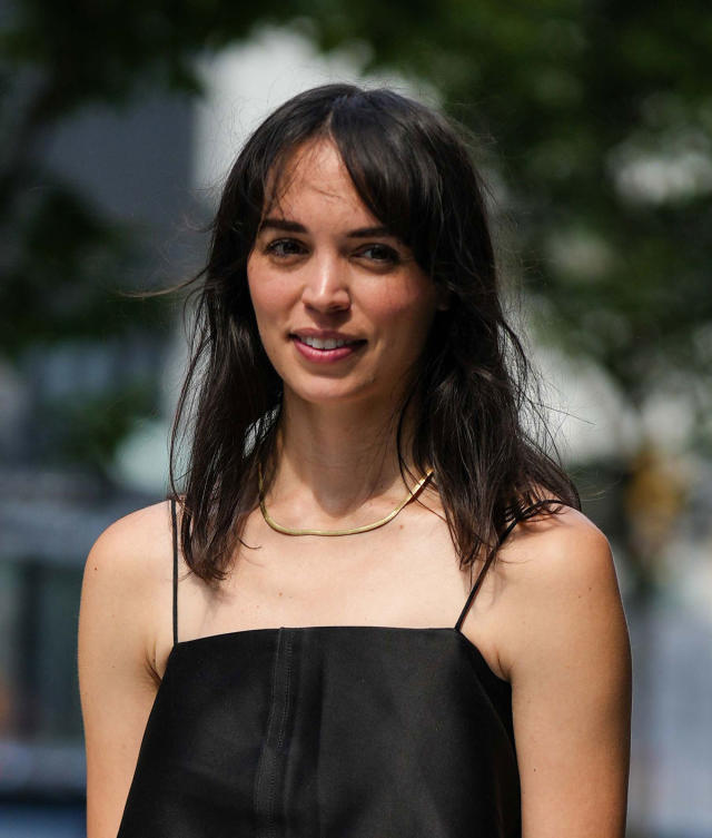 What Are Birkin Bangs? Plus, How to Style Them in 2023 - PureWow