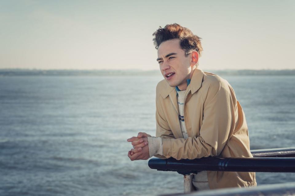 Im Jahr 1981 verlässt Richtie (Olly Alexander) die Isle of Wight, um in London ein neues Leben zu beginnen. (Bild: Starzplay)