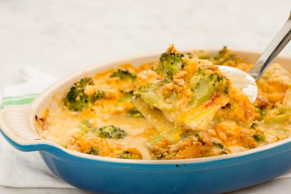 Cracker Barrel-Inspired Broccoli Cheddar Chicken Casserole