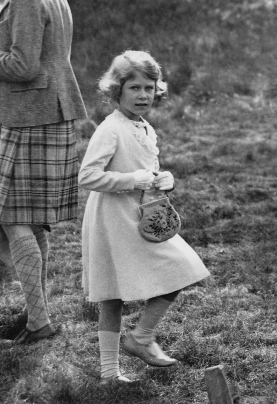 Viele Leute meinten, die Kleine sehe genauso aus wie die Queen (hier abgebildet 1933 im Alter von sieben Jahren). (Getty Images)