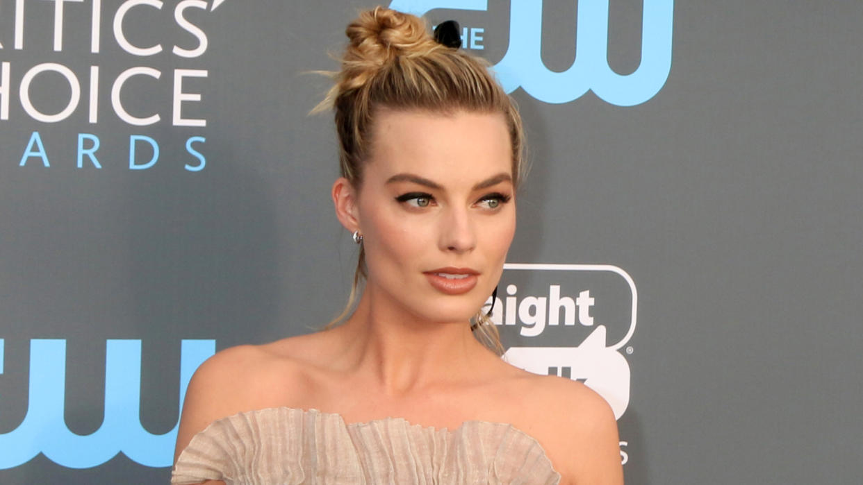 LOS ANGELES - JAN 11: Margot Robbie at the 23rd Annual Critics' Choice Awards at Barker Hanger on January 11, 2018 in Santa Monica, CA.