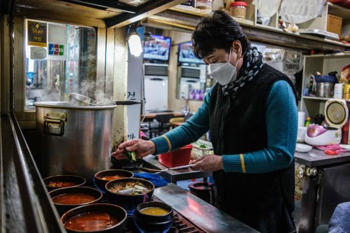 Representational image: A cook preparing dish at a restaurant in South Korea (AFP via Getty Images)