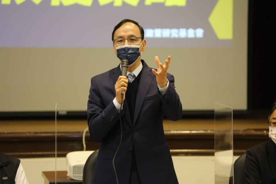 ▲國民黨歷經公投、罷昶、中二立委不選全敗，基層喊朱下韓上，朱立倫說，黨不是個人的，大家一起努力。（圖／文傳會提供）