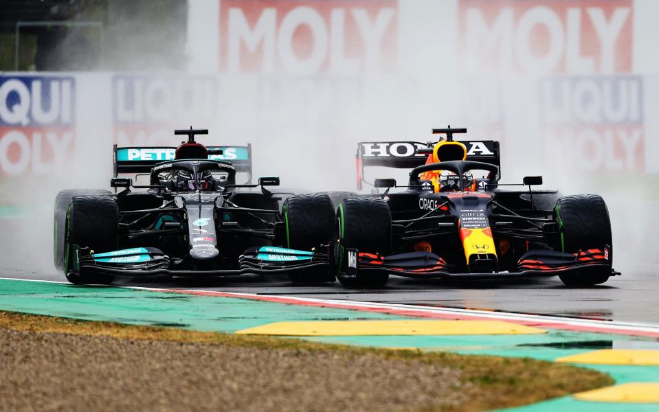 Lewis Hamilton of Great Britain driving the (44) Mercedes AMG Petronas F1 Team Mercedes W12 and Max Verstappen of the Netherlands driving the (33) Red Bull Racing RB16B Honda compete for position on track during the F1 Grand Prix of Emilia Romagna at Autodromo Enzo e Dino Ferrari on April 18, 2021 in Imola, Ital - Getty Images Europe /Bryn Lennon 