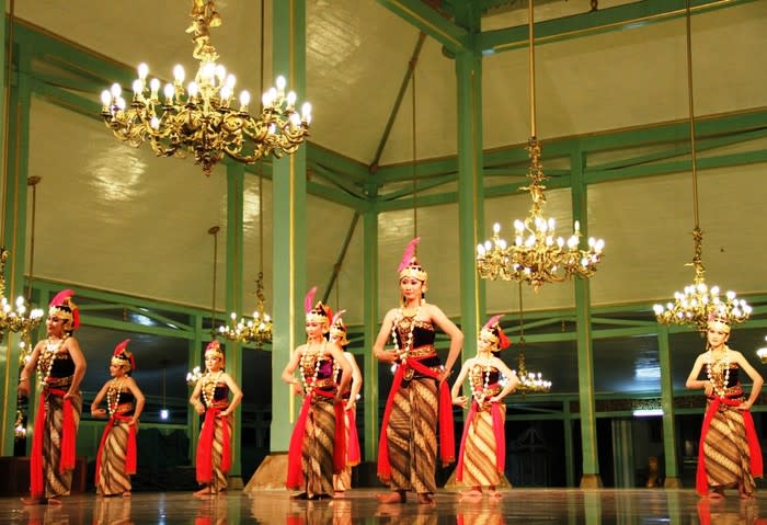 Gambyong Retno Kusumo dance: The dance tells a story of a coming of age of a princess who elegantly dances to welcome royal guests during a formal event in the palace..(