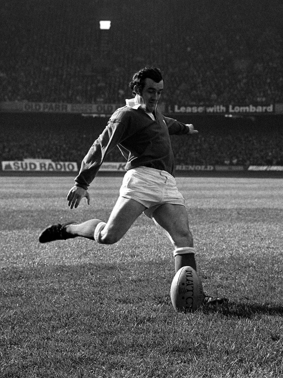 Phil Bennett playing for Wales (PA). (PA Archive)