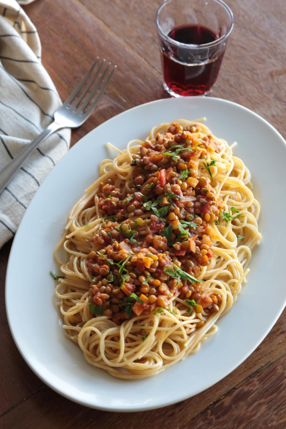 Spaghetti with a lentil sauce