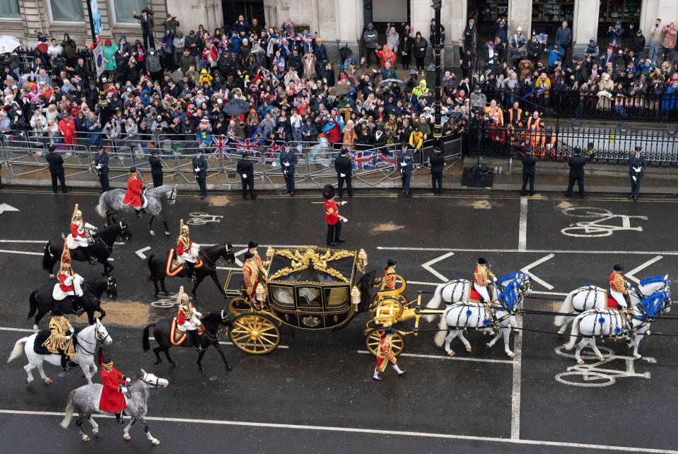 Carriage carrying King and Queen approaches Westminster Abbey