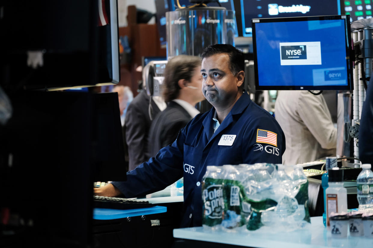 NEW YORK, NEW YORK - JUNE 03: Traders work on the floor of the New York Stock Exchange (NYSE) at the start of the trading day on June 03, 2022 in New York City. A new jobs report released by the Labor Department this morning shows employers added 390,000 jobs in May. Stocks pointed lower ahead of the opening bell on Friday, putting indexes back into the red for the week.  (Photo by Spencer Platt/Getty Images)