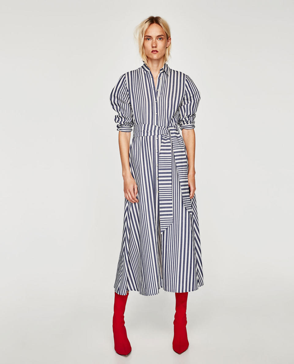 Zum gestreiften Tunika-Kleid lassen sich prima Overknees oder Lederboots kombinieren. (Bild: Zara.com)