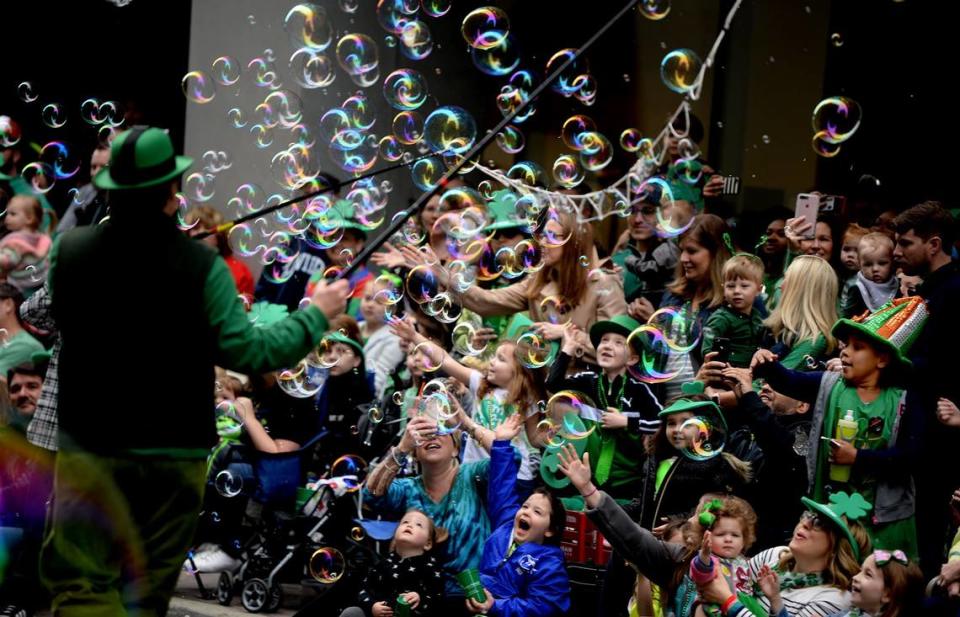 Children reach for bubbles during the 2018 St. Patrick’s Day Parade. Longtime Charlottean Rory Wall has secured permits from the city of Charlotte to restore the parade and festival on March, 11, 2023.