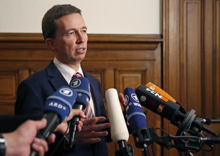 Bernd Lucke, party leader of the eurosceptic German party Alternative for Germany (AfD), addresses journalists during a press briefing in Strasbourg, France, May 19, 2015. REUTERS/Vincent Kessler