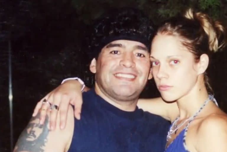 Mavys Álvarez y Diego Maradona