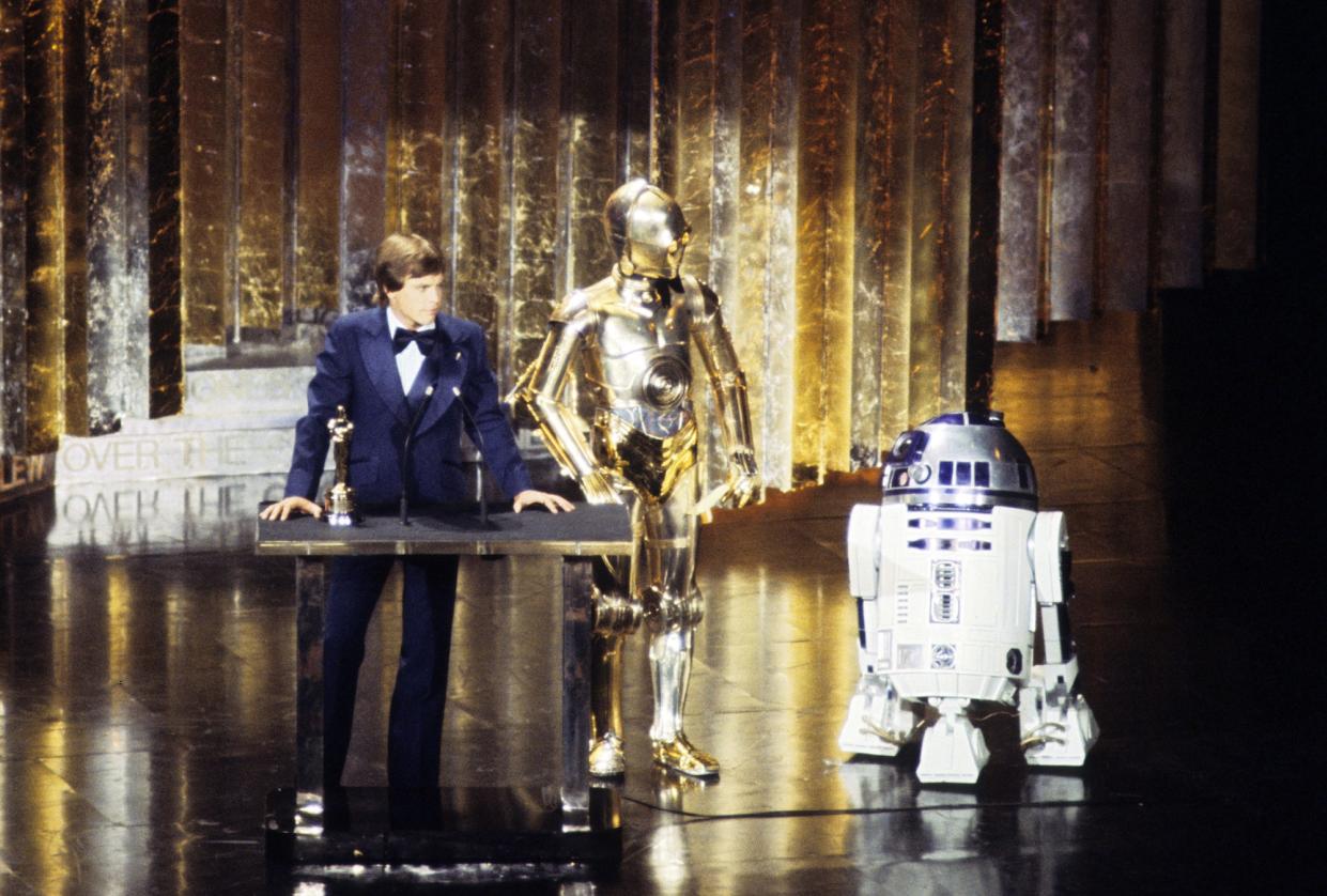 Mark Hamill, C-3PO, and R2-D2 at the 50th Academy Awards on April 3, 1978. (Photo: ABC Photo Archives/ABC via Getty Images)