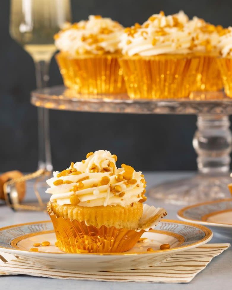 gold champagne cupcakes