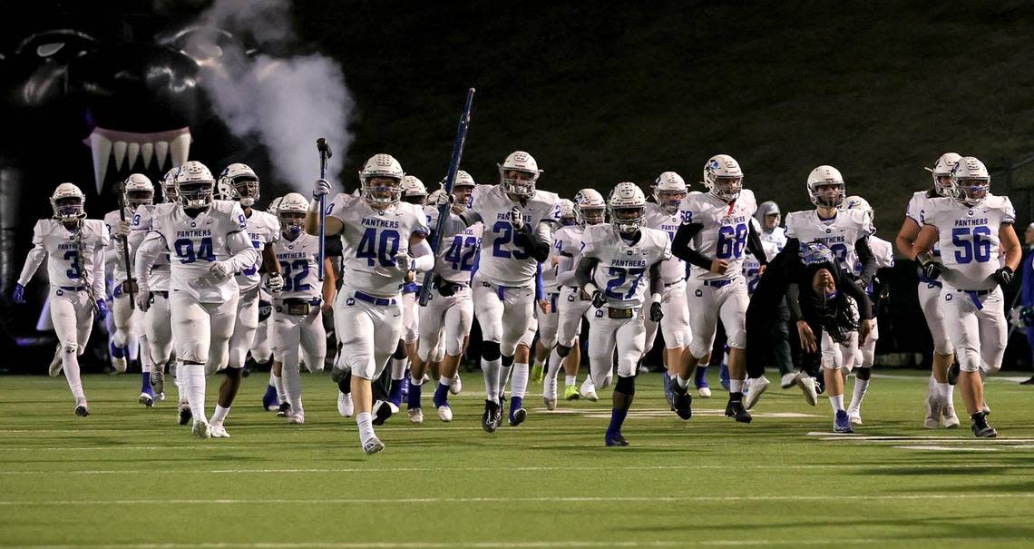 The Midlothian Panthers enters the field to face Mansfield Summit in the 5A Division I Region I semifinal high school football playoff game played on November 26, 2021 at Gopher-Warrior Bowl in Grand Prairie. (Steve Nurenberg/Special to the Star-Telegram) Steve Nurenberg/Special to the Star-Telegram