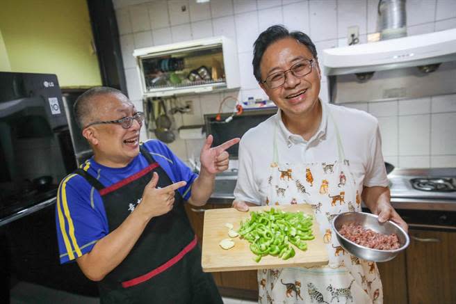 張善政上《章新漫談》秀「青椒炒牛肉」，破萬網友朝聖期許端更多市政牛肉。(張善政競辦提供／蔡依珍桃園傳真)