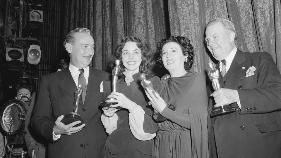 Paul Lucas, Jennifer Jones, Katina Paxinou and Charles Coburn, 1944 facts about the oscars