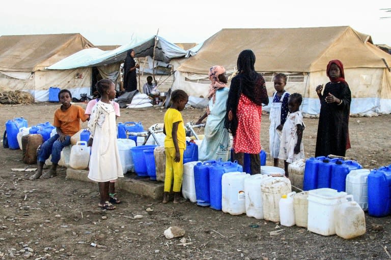 Women and children queue for water at Huri camp for the displaced south of Gedaref in east Sudan, on March 29 (Ebrahim Hamid)