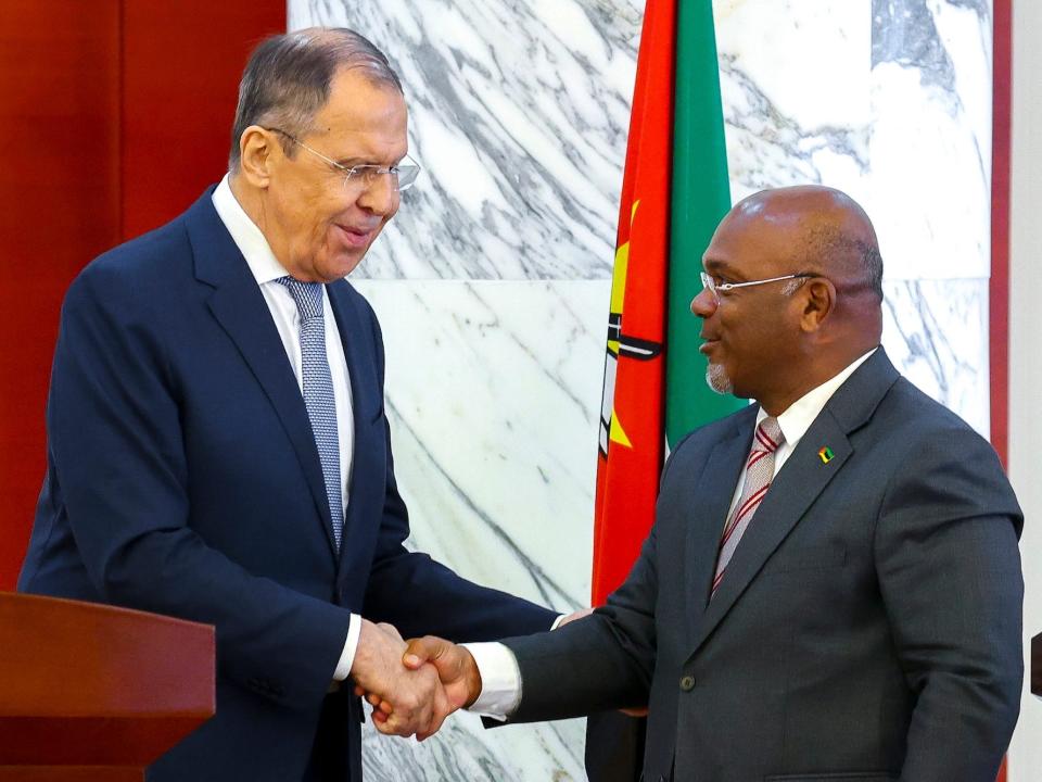 Russian foreign minister Sergey Lavrov shakes hands with Minister of Public Works, Housing and Water Resources of Mozambique Carlos Alberto Fortes Mesquita, on May 31, 2023. Lavrov, at 6 foot 2, is taller than Mesquita.