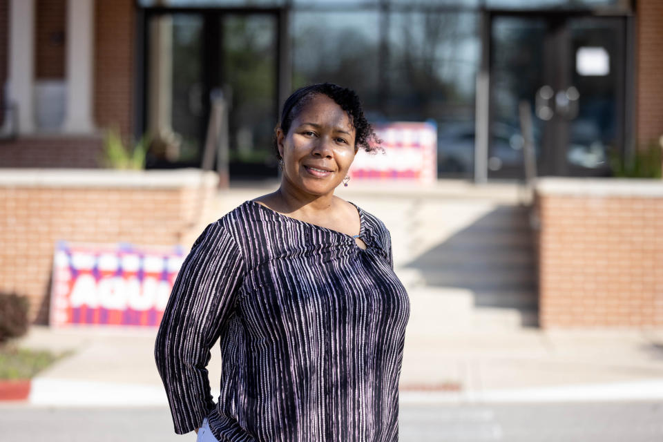 Shalonda Horton, de 50 años, votó por Biden en Austin, Texas, el martes. Pero deseó haber tenido otras opciones. “Cuando entre ahí, diré: ‘Señor, ayúdame’”, dijo. (Ilana Panich-Linsman/The New York Times)