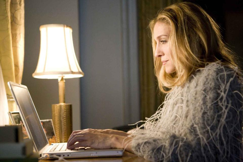 Carrie Bradshaw Fashion Moments That Are Fabulous No Matter What the Haters Say