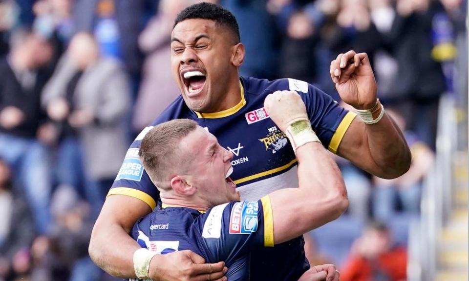 Harry Newman (left) celebrates with David Fusitua after scoring Leeds’s seventh try.