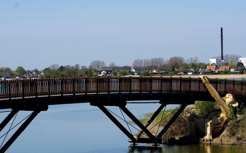 Oscar Under the Bridge is one of Thomas Dambo's open-air sculptures