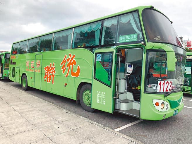 花蓮縣府試辦客運返鄉專車，因搭乘率低，決定停辦，未來若有需求會再重啟。(王志偉攝)