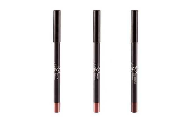 The lip kit also features matching lip liners.