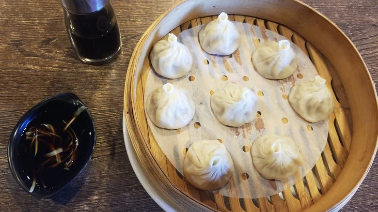 Soup dumplings and sauce 