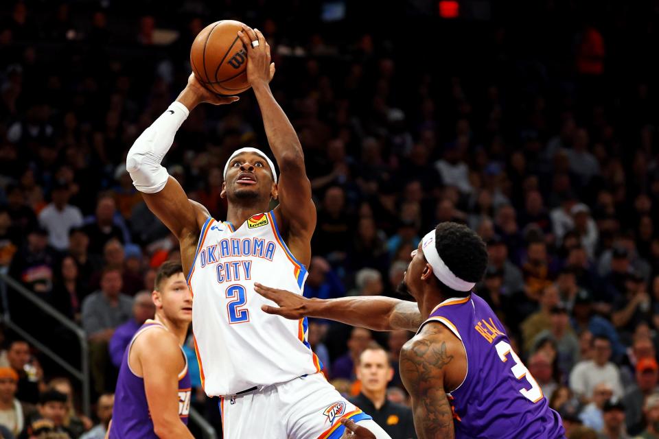 Oklahoma City Thunder guard Shai Gilgeous-Alexander (2) shoots the ball against Phoenix Suns guard Bradley Beal (3) during the first quarter at Footprint Center.