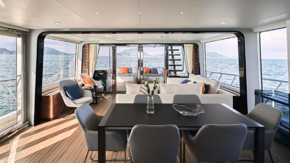 Having a sole helm station on the upper deck allows an open design on the main deck.