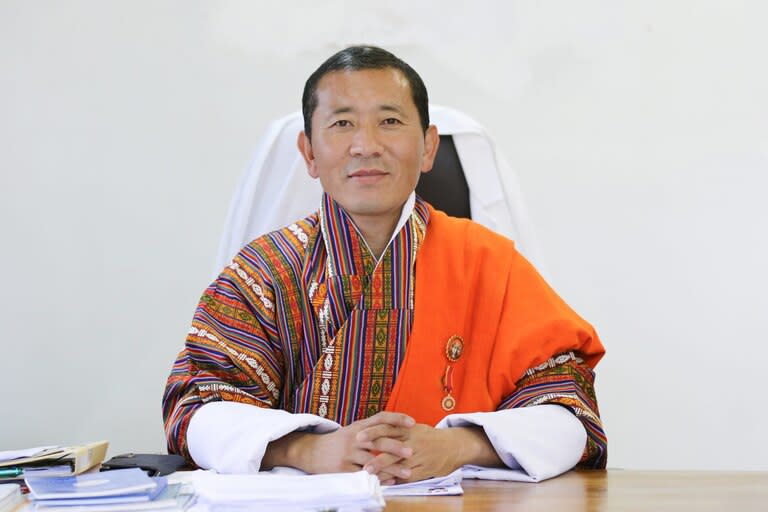 El primer ministro de Bután, el Dr Lotay Tshering