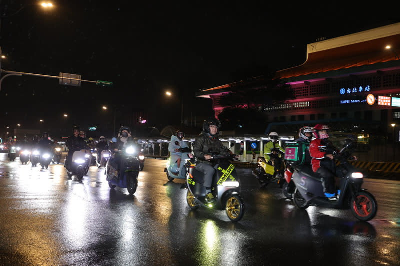 台北市忠孝西路開放機車深夜通行實施已3個多月，北市府研擬開放更多時段。（中央社檔案照片）