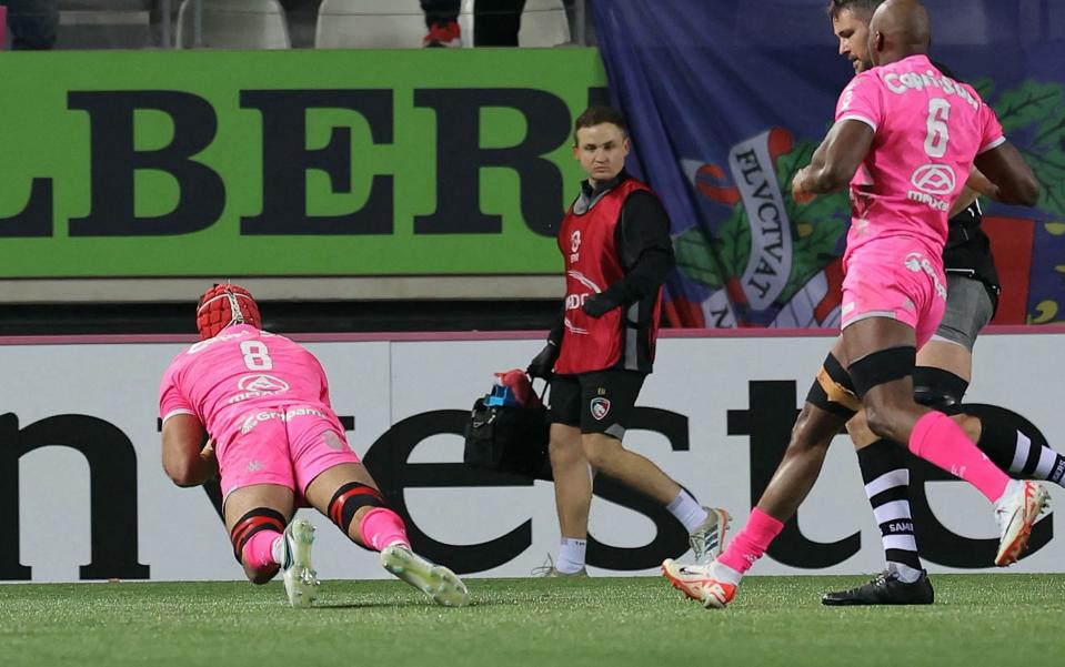 Stade Francais' French number eight Mathieu Hirigoyen scores his team's first try