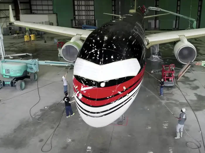 Trumps 757 bekommt einen neuen Anstrich. - Copyright:  MediaPost, LLC for Landlocked Aviation