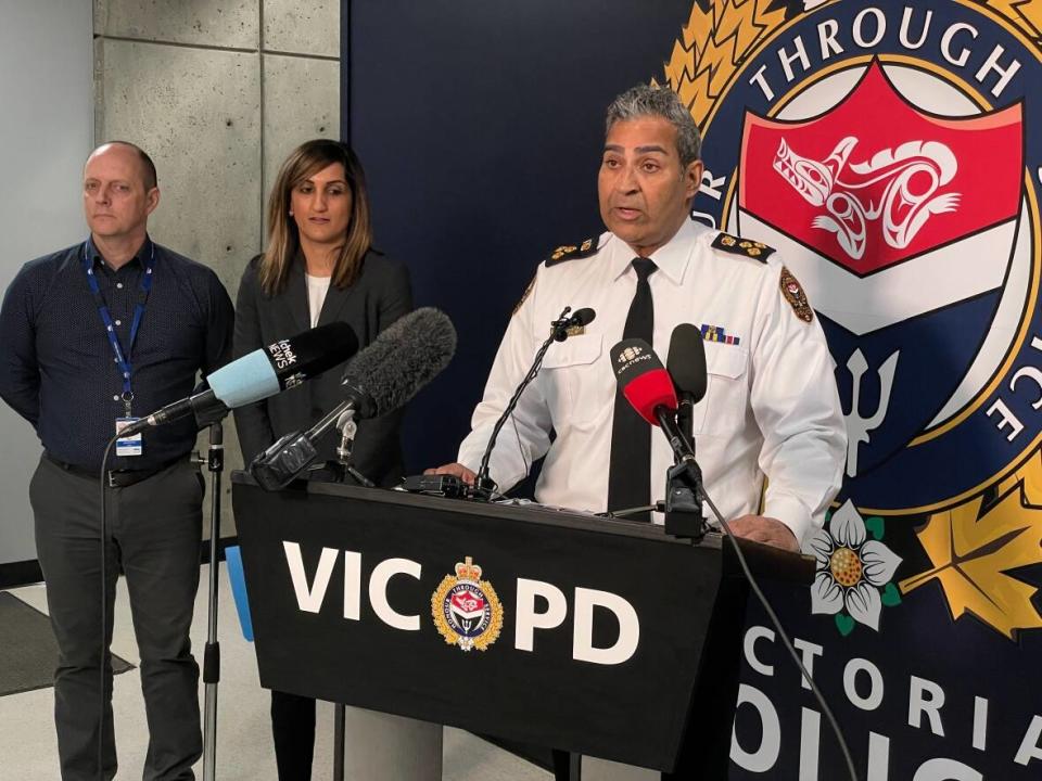 Victoria Police Chief Del Manak stands next to Tasha McKelvey and Rob Schuckel from Island Health as he announces the VicPD and Island Health's new co-response team on Monday, Jan. 30, 2023.   (Mike Mcarthur - image credit)