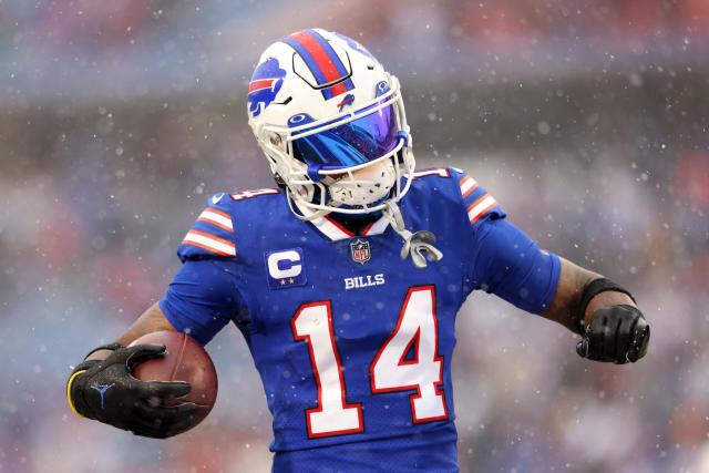 Stefon Diggs yells at Josh Allen on Bills sideline (video)