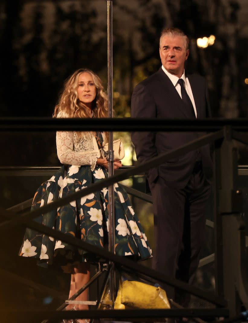 Sarah Jessica Parker and Chris Noth film “And Just Like That…” in Paris, Oct. 10. - Credit: KCS Presse/MEGA