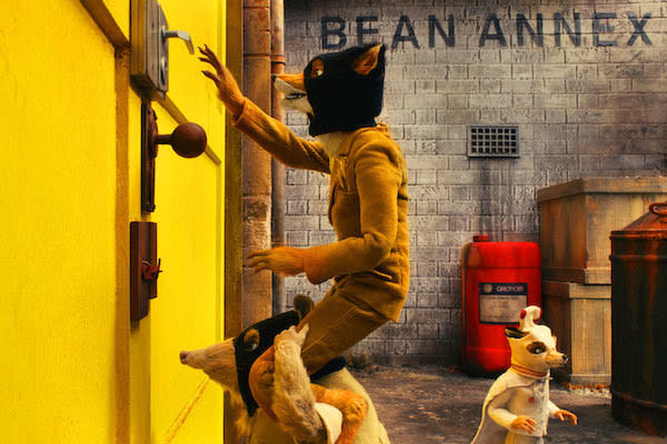 Kylie (voiced by Wally Wolodarsky), Mr. Fox (voiced by George Clooney), and Ash (voiced by Jason Schwartzman) staging a heist.