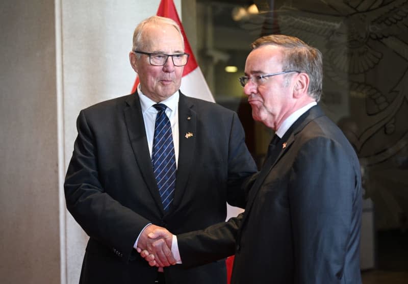 Canadian Minister of Defence Bill Blair (L) receives German Minister of Defence Boris Pistorius in Ottawa. Britta Pedersen/dpa