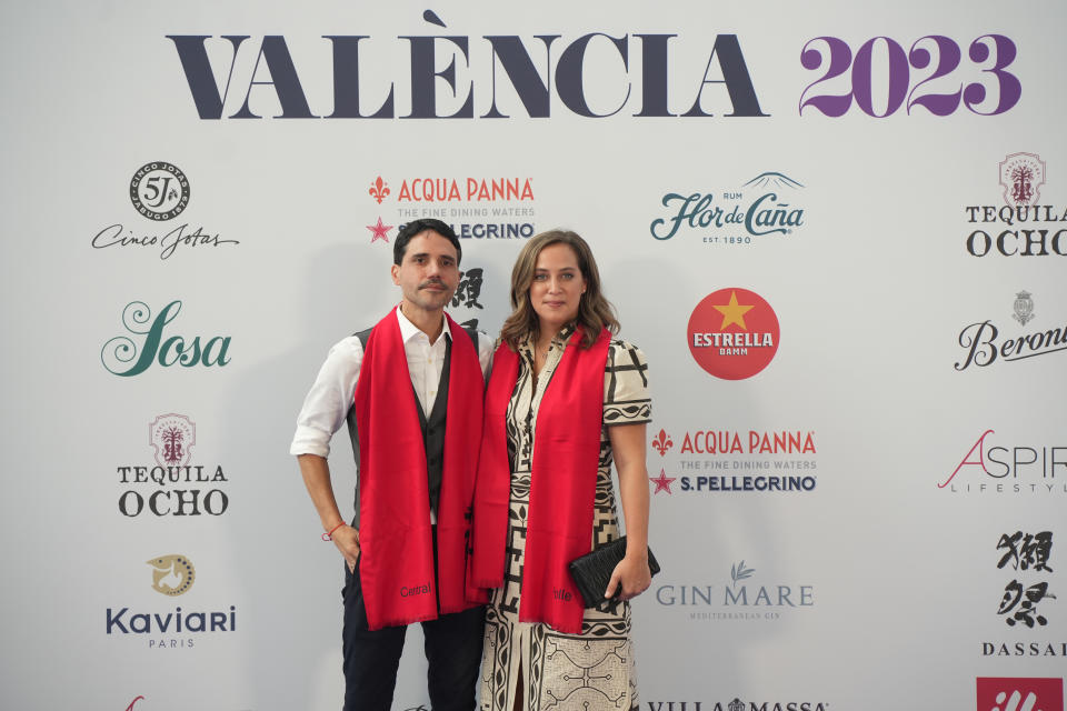 Los chefs de Central, Virgilio Mart&#xed;nez y P&#xed;a Le&#xf3;n, durante la gala &#39;The World&#39;s 50 Best Restaurants&#39;, en el Palau de Les Arts, el 20 de junio de 2023 en Valencia, Comunidad Valenciana, Espa&#xf1;a. (Foto de Jorge Gil/Europa Press v&#xed;a Getty Images)