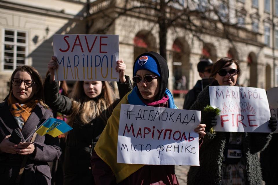 Ukrainians in Lviv take part in action in support of the residents and defenders of Mariupol (Getty Images)