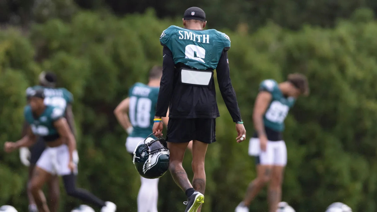 Eagles missing some key players as they begin to prepare for Buccaneers - Yahoo Sports