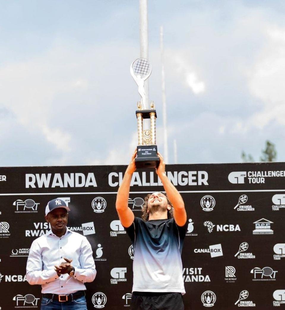 Trungelliti con el trofeo de Kigali, el tercer Challenger individual que obtiene en su carrera