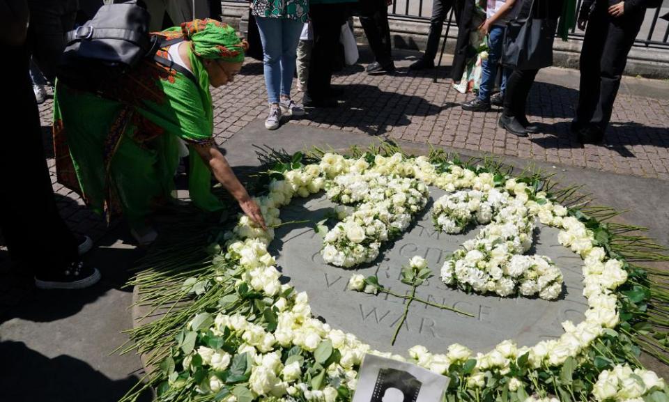 People place roses in memory of the Grenfell victims at Westminster Abbey