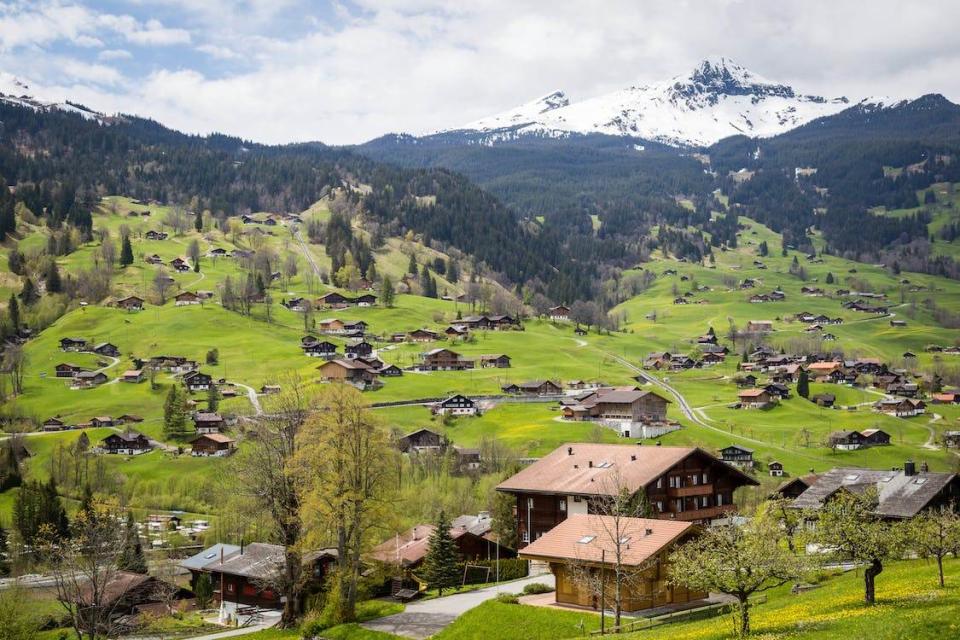 瑞士以其優美的高山湖泊、古老的城市和世界知名的手錶、巧克力聞名。圖片來源：pexels